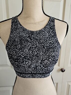 Lululemon Black & White Sports Bra Size 8